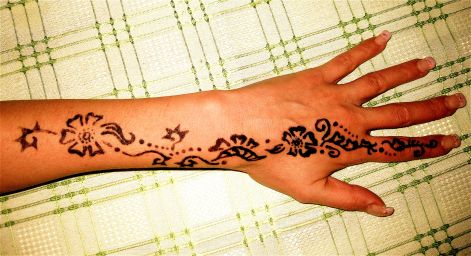 hennafestés 03. fekete hennafestés kézen és karon